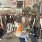 ध्वस्त स्वास्थ्य एवं शिक्षा व्यवस्था के विरोध में कांग्रेस का प्रदर्शन, मंत्री का पुतला दहन